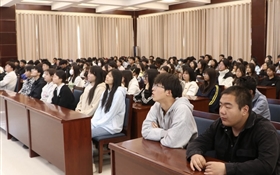 “理响校园·培根铸魂”全国两会精神示范性宣讲活动在我校成功举行